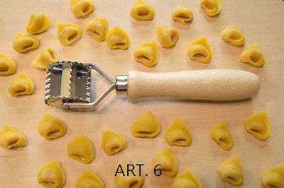 Taglia pasta dentato 4 quadri L.28,0mm