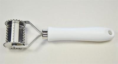 Tagliapasta dentato 3 quadri L.38,0 manico POM